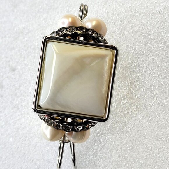 Square Brooch with Faux White Pearls Pin - Picture 2 of 12